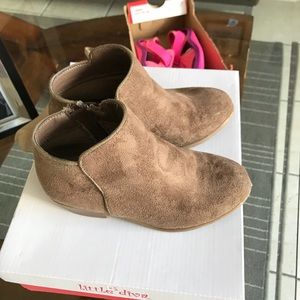 Girls beige/ tan ankles boots sz. 11c